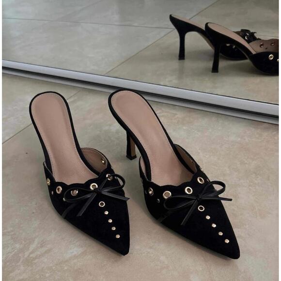 Shoes - Black kitten heels